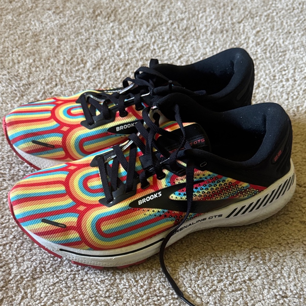 Authentic Brooks adrenaline gts 22 rare rainbow multicolor women’s running shoes